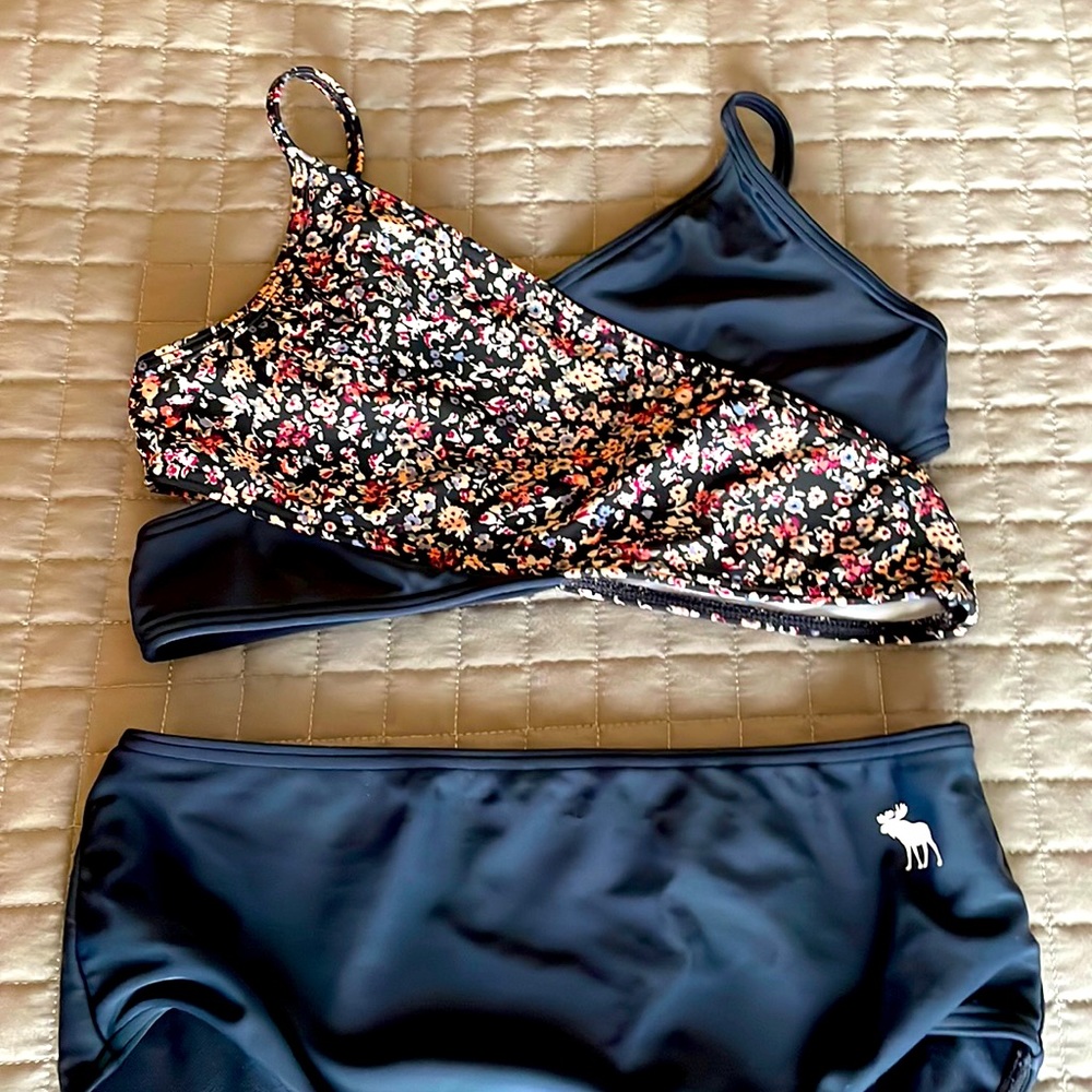 Abercrombie Kids 2pc bathing suit, size 11/12